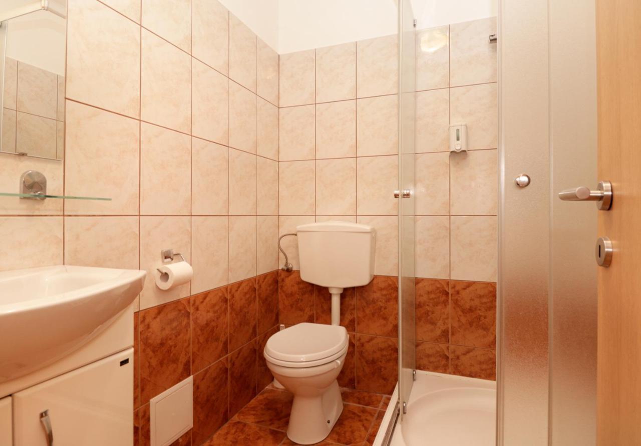Beg Rooms Μαριμπόρ Εξωτερικό φωτογραφία
