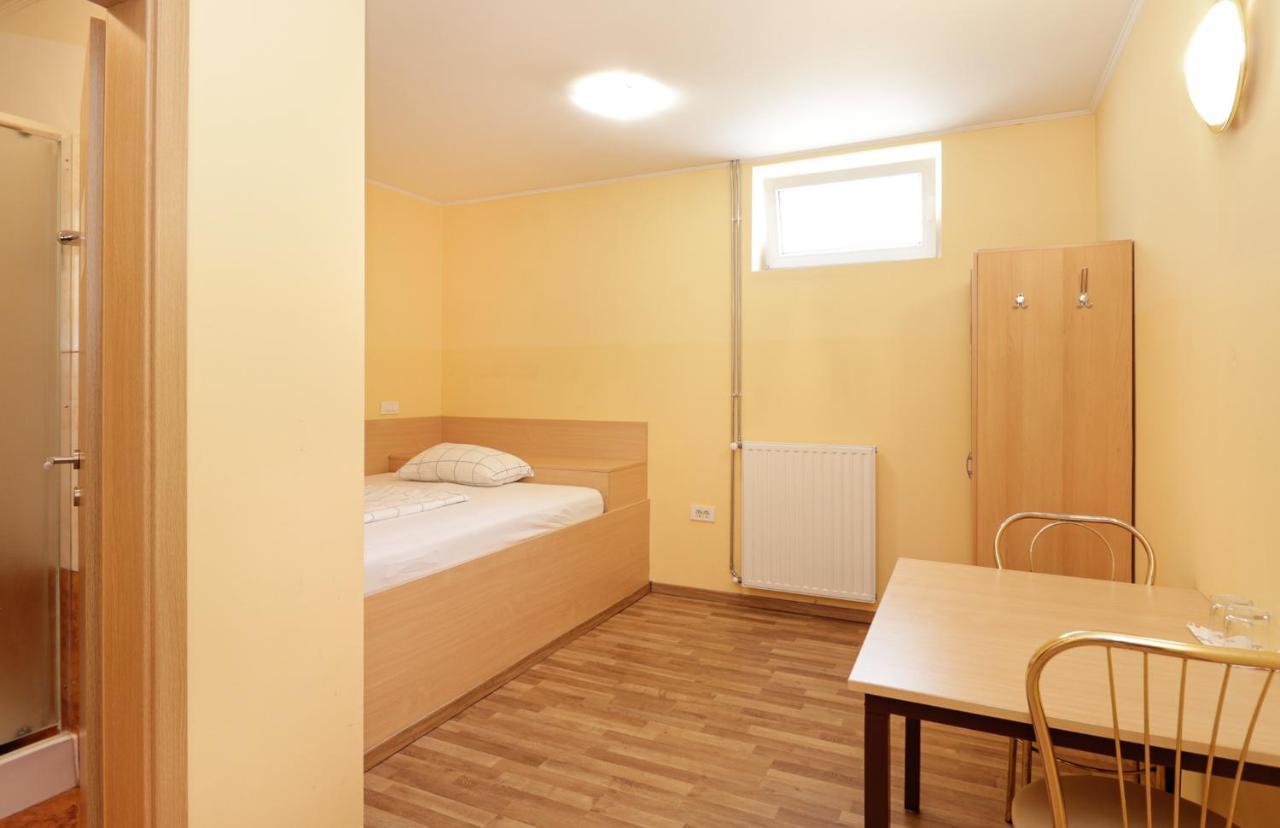 Beg Rooms Μαριμπόρ Εξωτερικό φωτογραφία